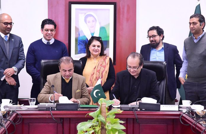 Chairperson BISP Senator Rubina Khalid witnesses agreement signing ceremony between BISP, Bill & Melinda Gates Foundation and Karandaaz at BISP HQs. Secretary BISP Amer Ali Ahmad and Waqas ul Hassan CEO Karandaaz singing the agreement