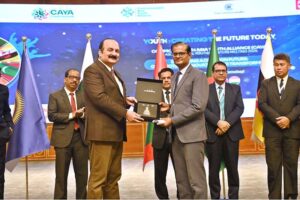 Chairman Prime Minister’s Youth Program (PMYP), Rana Mashhood Ahmad Khan presenting souvenir to delegates of the Commonwealth Asia Youth Alliance (CAYA) Summit at Convention Center
