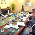 Federal Parliamentary Secretary for Commerce, Dr. Zulfiqar Ali Bhatti briefs about the department during his visit IPO-Pakistan Headquarters