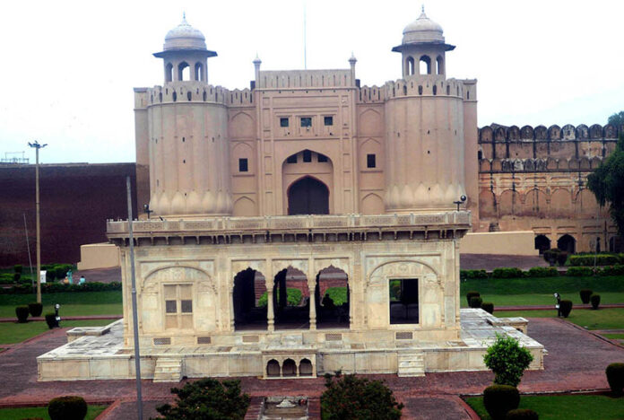 A magnificent view of the Alamgiri Gate in the historic Shahi Fort of Lahore, a testament to Mughal grandeur. Originally built by Emperor Akbar, it stands alongside Shalamar Bagh as a UNESCO World Heritage Site