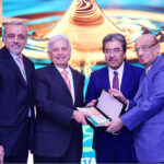Federal Minister for National Food Security & Research, Rana Tanveer Hussain is being presented a memento by the organizers of the 7th Pakistan Edible Oil Conference