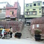Like many ancient cities, Multan was established on a mound surrounded by a towering defensive wall, with six grand gates serving as the entry points to the walled city. However, over the past century, the residents of Multan have developed a distinctive feature that sets it apart from other cities—47 unique stairs connecting various parts of the city. These stairways, built gradually over decades, remain a fascinating uniqueness to the ingenuity and resilience of the city’s people. Match the photo with APP story titled “47 unique stair-ways amid Multan’s six gates serve as cultural, commerce” already been released