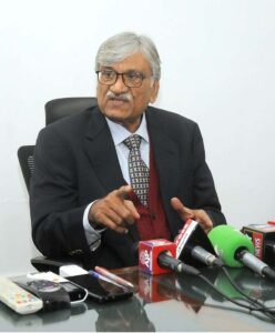 Dr. Khalil Ahmed, In-charge Regional Federal Ombudsman Office (Multan), delivers a briefing on resolving taxpayers' complaints at the Regional FTO Office