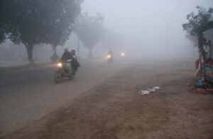 Smog blanketsthe city, disrupting traffic and endangering respiratory health
