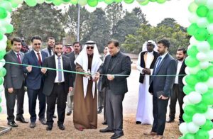 Chairman CDA, Ch. Muhammad Ali Randhawa, and H.E. Nawaf Bin Said Al-Maliki cut the ribbon at the inauguration ceremony to unviel the mural painting of Pakistani culture at the Royal Embassy of the Kingdom of Saudi Arabia.