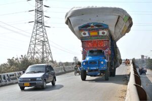 A overloaded truck carrying dry hay violates traffic laws, creating a safety hazard authorities urged to take immediate action at Tando Yousuf Flyover in the city