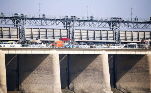 A view of traffic jammed at Kotri barrage Jamshoro.