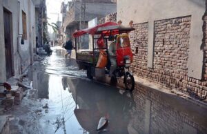 A distressing scene unfolds at Mohalla Siddiqabad Street No.9 near Nishatabad, where stagnant sewerage water disrupts daily life and creating challenges for local residents.