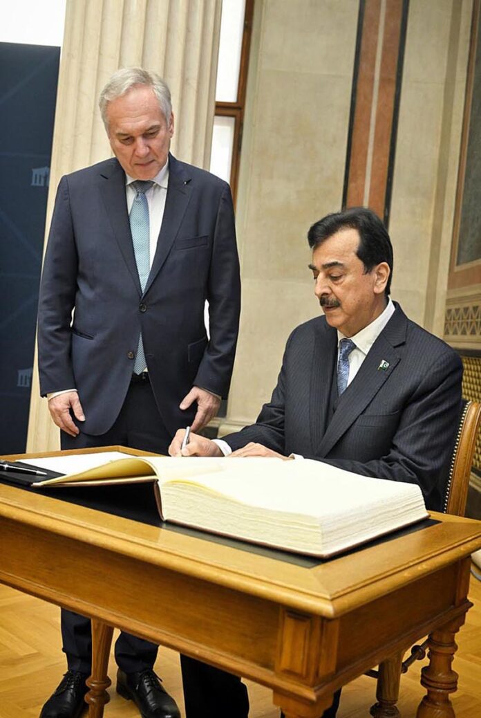 Chairman Senate, Syed Yousaf Raza Gilani recording his comments on visitors book placed at the office of President of the National Council Of Austria