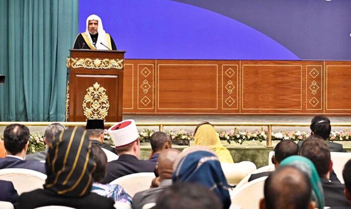 Secretary General of the Muslim World League, Sheikh Dr. Mohammed bin Abdulkarim al-Issa addresses the closing ceremony of the International Conference on Girls' Education at Jinnah Convention Centre