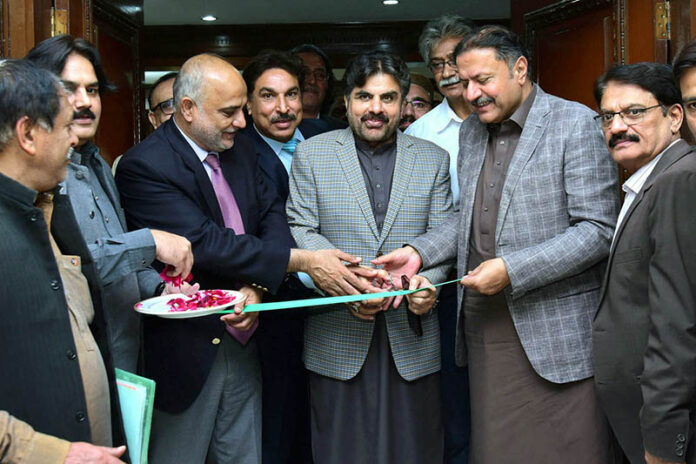 Provincial Minister for Planning and Development Syed Nasir Hussain Shah, Provincial Minister for Livestock and Fisheries Mohammad Ali Malkani and Chief Statistician Dr. Naeem uz Zafar jointly cutting Ribbon to inaugurate the field operation of the 7th Agriculture Census 2025
