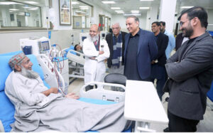 Federal Minister & President IPP Abdul Aleem Khan visits dialysis center of AAKF in Services Hospital Lahore.