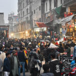A large number of people on Nicholson Road near the Orange Line Train Station to buy warm clothes as temperatures drop in the City