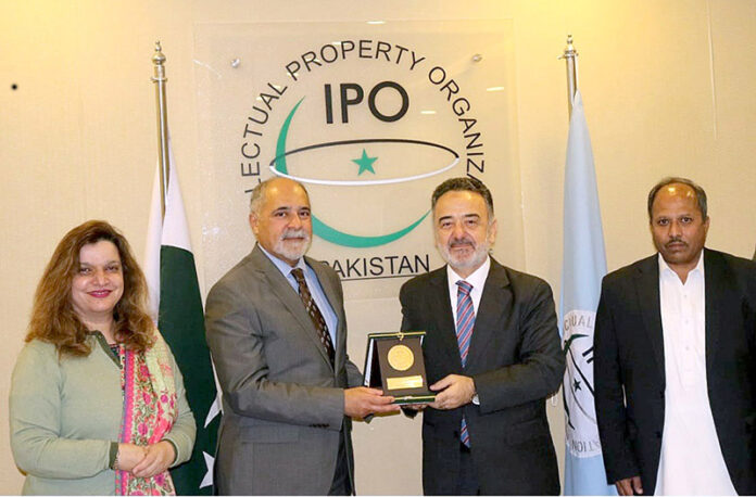 Chairperson Ambassador (R) Farukh Amil presenting shield to Turkish Ambassador H.E Irfan Neziroglu during his visit at the IPO Headquarters