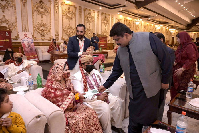 Pakistan Muslim League (N) MPA Taimur Khan Baloch is distributing ATM cards to newly married couples on the occasion of mass marriages under the 