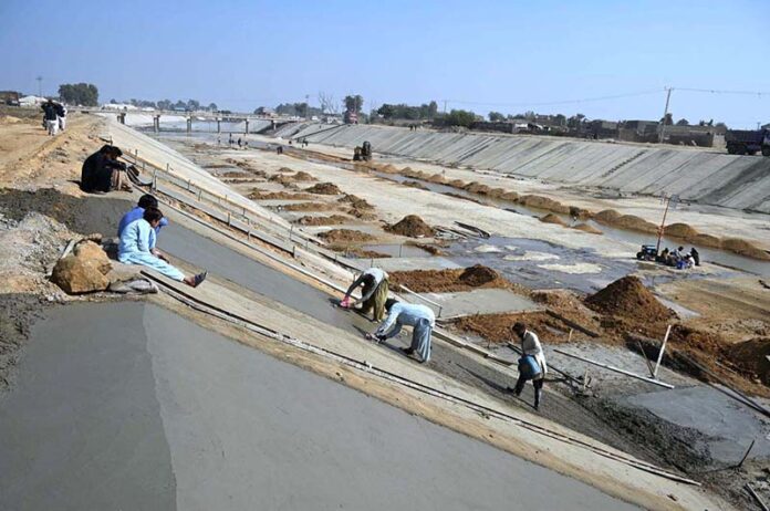Irrigation department workers busy lining the Karachi canal originating from the Indus River