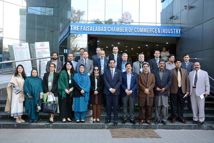 Group photo of directing staff delegation of 42nd Mid-Career Management Course NIPA Islamabad headed by Dr Syeda Faiza Urooj with President FCCI Mr. Rehan Naseem Bharara and other local traders, industrialist and businessmen during their visit to Faisalabad Chamber of Commerce & Industry (FCCI)