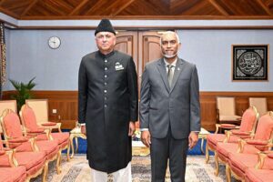 A photo of H.E. Vice Admiral (R) Faisal Rasul Lodhi, High Commissioner of Pakistan to the Maldives with H.E. Dr. Mohamed Muizzu, President of the Republic of the Maldives after Presentation of Credentials today at the President Office, Male'