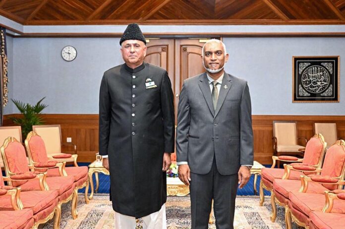 A photo of H.E. Vice Admiral (R) Faisal Rasul Lodhi, High Commissioner of Pakistan to the Maldives with H.E. Dr. Mohamed Muizzu, President of the Republic of the Maldives after Presentation of Credentials today at the President Office, Male'