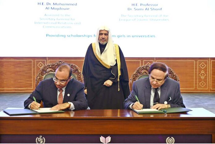 Secretary General of the Muslim World League, Sheikh Dr. Mohammed bin Abdulkarim al-Issa, witnesses Signing of International Partnership Agreements between Dr. Mohammed Al-Majdouie Assistant to the Secretary General for International Relations and Communications with Secretary General of the League of Islamic Universities-Egypt, Prof Sami Mohammad Rabie Al-Sharif during Closing ceremony of the International Conference Girls Education at Jinnah convention Centre