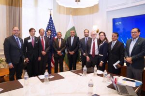 Federal Minister for Interior Mohsin Naqvi in a group photo with a high-level delegation from US-Pakistan Business Council