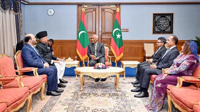 H.E. Vice Admiral (R) Faisal Rasul Lodhi, High Commissioner of the Islamic Republic of Pakistan to the Republic of Maldives meeting with to President of Maldives, His Excellency Dr. Mohamed Muizzu