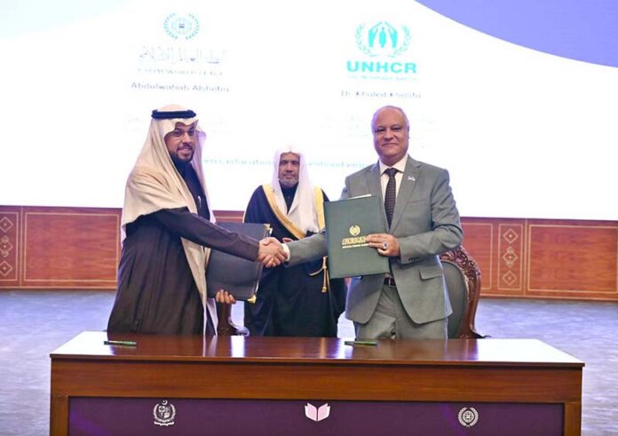 Secretary General of the Muslim World League, Sheikh Dr. Mohammed bin Abdulkarim al-Issa, witnesses Signing of International Partnership Agreements between Assistant to the Secretary General for Corporate Communications, Abdulwahab Alshehri with Senior Advisor Representative to the Gulf Cooperation Council UNHCR Dr. Khaled Khalifa during Closing ceremony of the International Conference Girls Education at Jinnah convention Centre