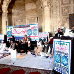Chairman Ruet-e-Halal Committee Maulana Abdul Khabeer Azad addressing to Ittehad e Ummat conference at Badshahi Masjid