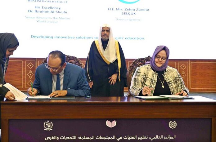 Secretary General of the Muslim World League, Sheikh Dr. Mohammed bin Abdulkarim al-Issa, witnesses Signing of International Partnership Agreements between Senior Advisor the Muslim World League Dr. Ibrahim Al-Shaibi with Director General SESRIC Mrs. Zehra Zumrut Selcuk during Closing ceremony of the International Conference Girls Education at Jinnah convention Centre