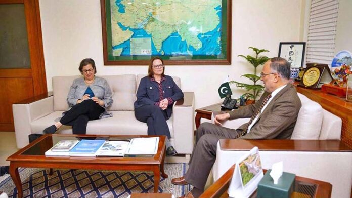 Lisa Curtis, Director of Indo Pacific Security Program at Centre for a New American Security (CNAS) calls on Planning Minister Ahsan Iqbal