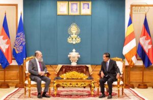 Pakistan’s Federal Minister for Commerce, Jam Kamal Khan, met with Hun Sen, Chairman of the Cambodian Senate, during his official visit to Cambodia.