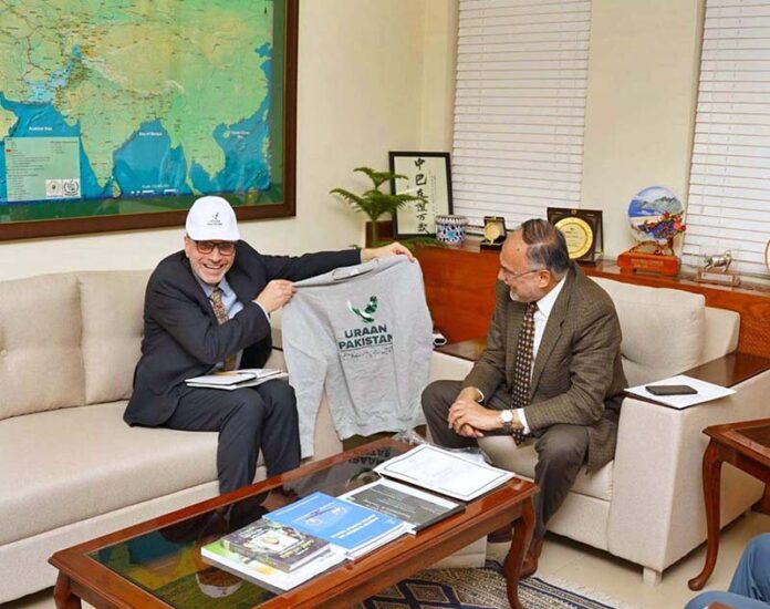 Policy Consultant Stephen Dercon hails Uraan Pakistan National Economic Transformation Plan during his meeting with Planning Minister