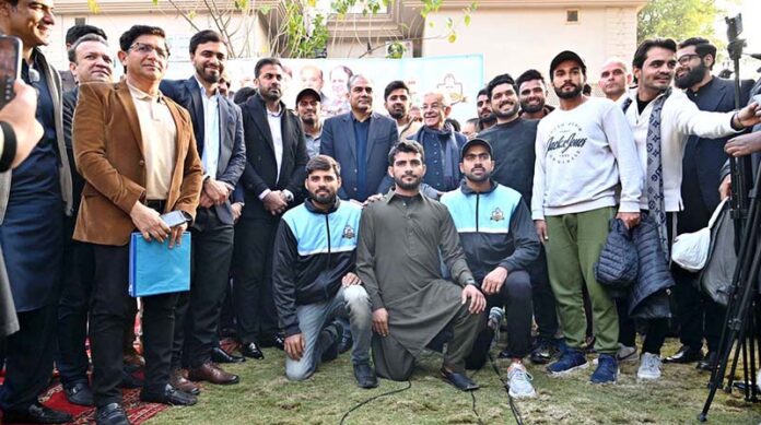 Defense Minister Khawaja Muhammad Asif and Interior Minister & Chairman PCB Mohsin Naqvi in a group photo with winning Sialkot cricket team of Quaid-e-Azam Trophy 2024-25