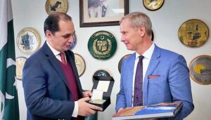 Federal Secretary Commerce Jawad Paul Khawaja hands over a souvenir to EU Special Representative for Human Rights Ambassador Olaf Skoog during discussions in Islamabad on bolstering Pakistan-EU trade relations and reinforcing economic and diplomatic cooperation.
