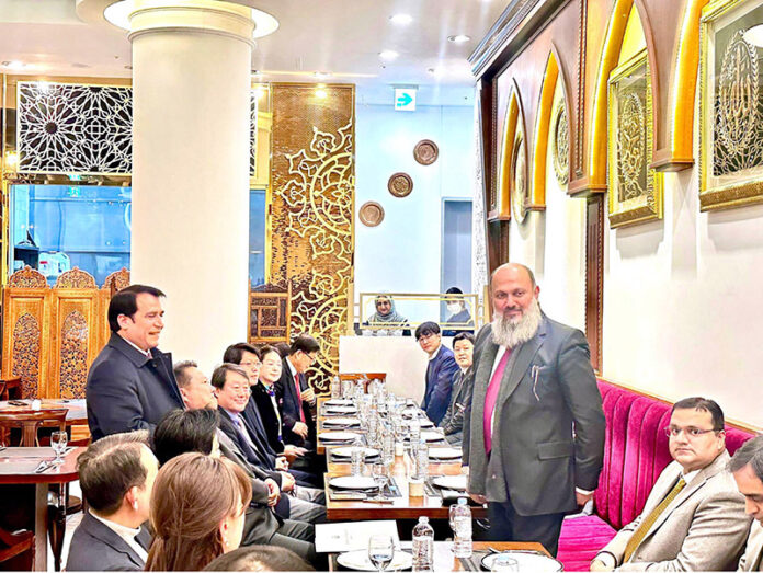 Federal Minister for Commerce Jam Kamal Khan hosting a dinner in Seoul to honor Korean investors and Pakistani donors