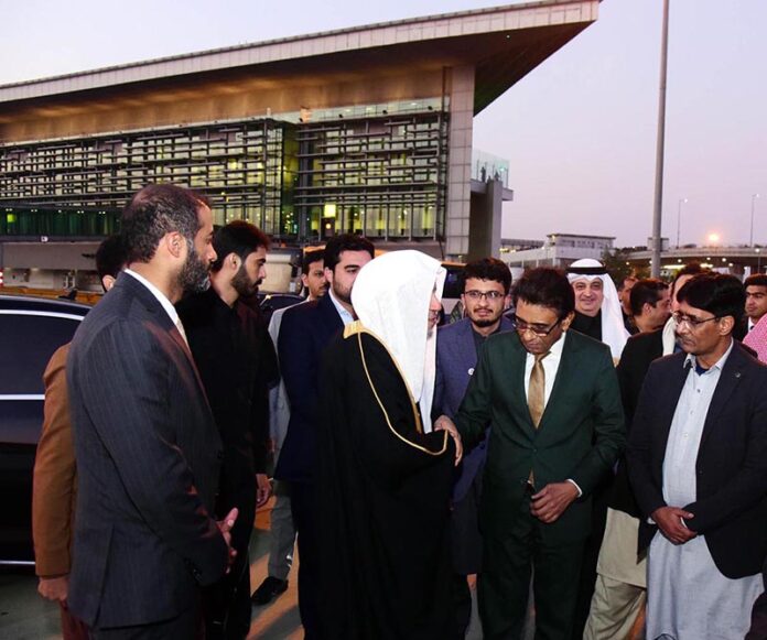Minister for Federal Education and Professional Training Dr. Khalid Maqbool Siddiqui went to see off the Secretary General of Muslim World League H.E. Dr. Mohammad bin Abdulkarim Al-Issa at the Islamabad Airport