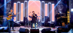 Famous singer Arman Rahim performing in a function organized to pay tribute to renowned guitarist Afaq Adnan on the occasion of his first death anniversary under the auspices of Arts Council of Pakistan Karachi
