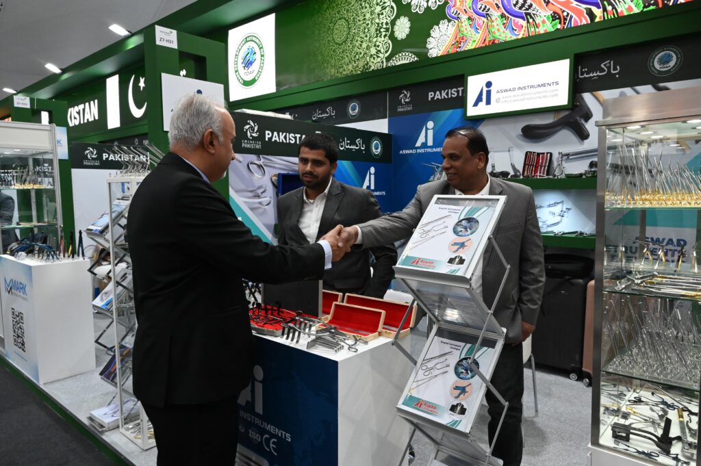 Ambassador Faisal Niaz Tirmizi inaugurates Pak Pavilion at Arab Health 2025