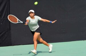 Tennis players compete fiercely in the Women’s Singles Final of the Tennis Masters Cup