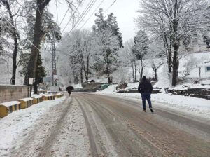 A view of snow covered area during snowfall in the city during morning time.
