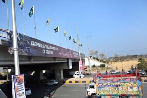 A view of the flags of Pakistan and Azad Kashmir displayed on a bridge in connection with Kashmir Solidarity Day, observed on February 5, to honor the struggle and unmatched sacrifices of the oppressed Kashmiris in Indian Illegally Occupied Jammu and Kashmir (IIOJK).