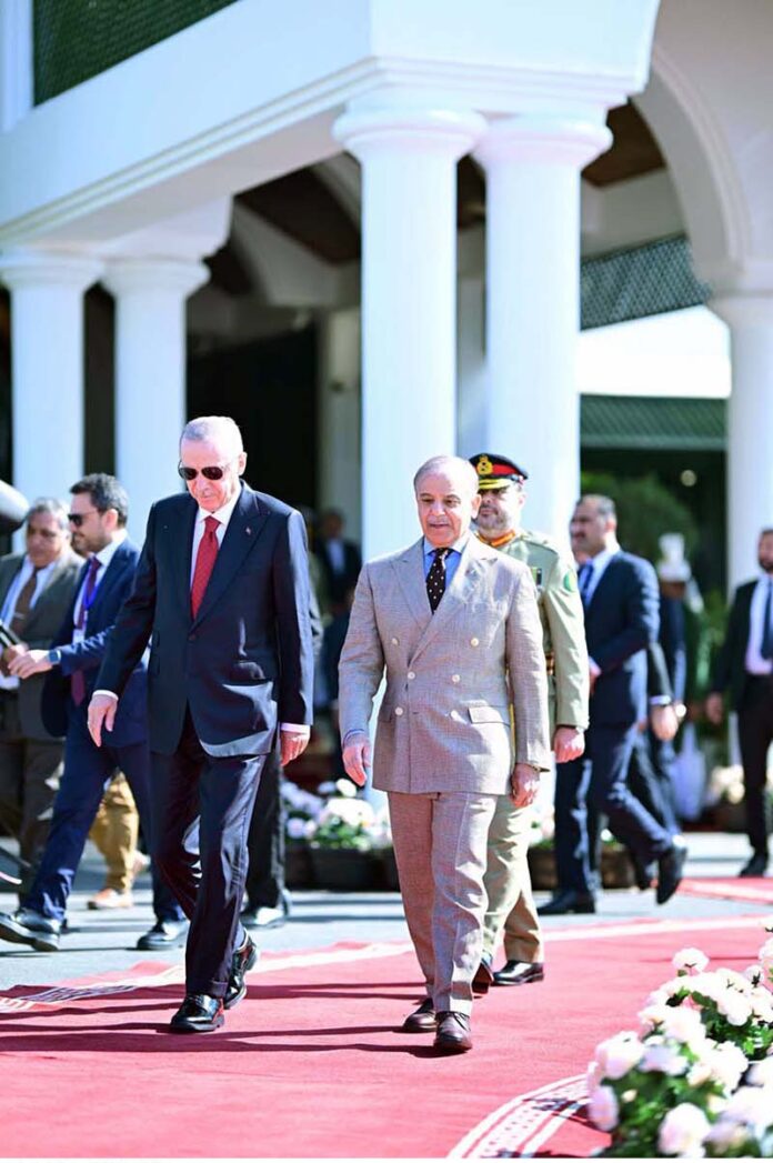 Prime Minister Muhammad Shehbaz Sharif welcomes the President of Turkiye H.E. Recep Tayyip Erdogan at PM House Prime Minister Muhammad Shehbaz Sharif welcomes the President of Turkiye H.E. Recep Tayyip Erdogan at PM House