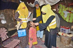 A lady health workers administer polio drops to a gypsy child in Latifabad during to the National Anti-Polio Campaign 2025.
