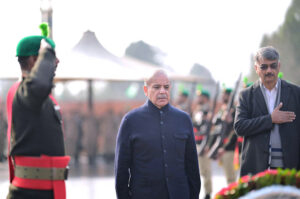 Prime Minister Muhammad Shehbaz Sharif laying a floral wreath at the Yadgar-e-Shuhada.