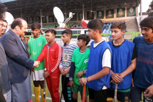 Prime Minister Youth Program Chairman Rana Mashhood Ahmed Khan meets with young hockey players at the Hockey Stadium