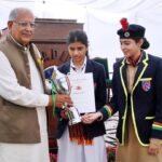 Federal Minister for Housing and works Mian Riaz Hussain Pirzada, giving away prizes to students at the 71st Founder’s Day at the Sadiq Public