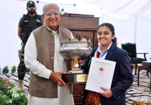 Federal Minister for Housing and works Mian Riaz Hussain Pirzada, giving away prizes to students at the 71st Founder’s Day at the Sadiq Public