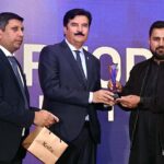 Governor Khyber Pakhtunkhwa (KPK), Faisal Karim Kundi giving away awards among the best sellers of solar panels during function “Knox Inverter's Mega Minds 2025”