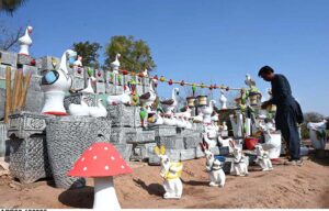 A vendor arranging and displaying flower pots at Lehtrar Road to attract the customers.