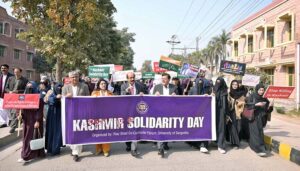 Vice Chancellor University of Sargodha Professor Dr. Qaiser Abbas with participants leading the walk regarding Kashmir Solidarity Day.
